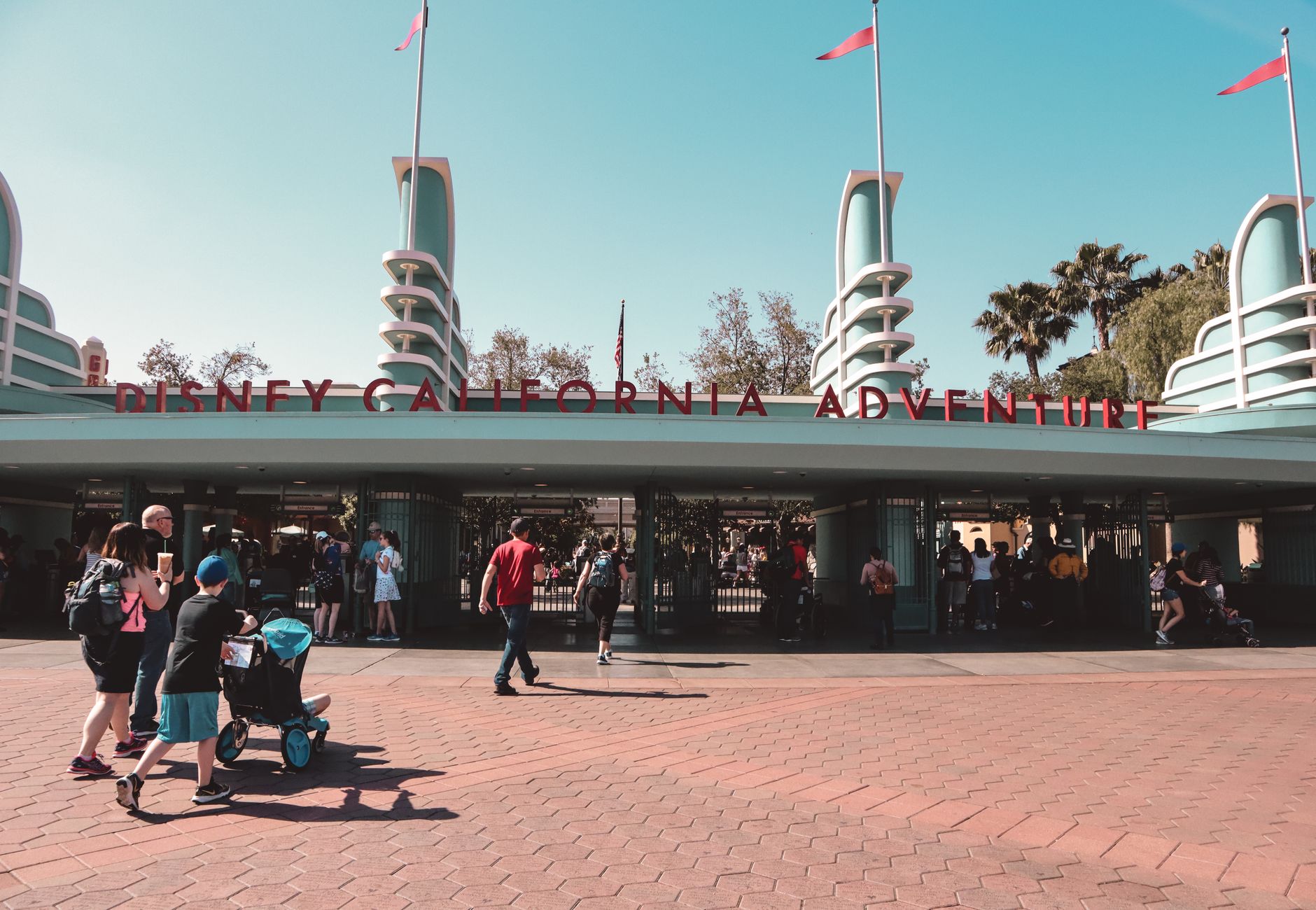 Hotels Near Disneyland: 8 Best Walkable Picks (2026)