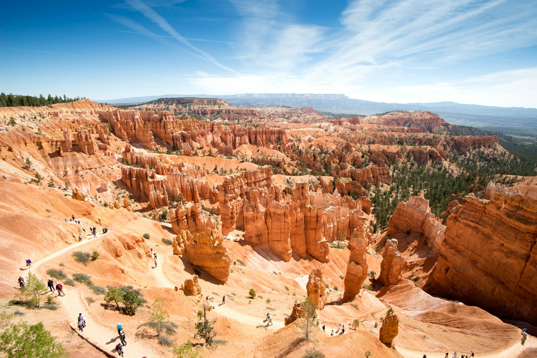 Explore the stunning hoodoos of Bryce Canyon National Park in Utah's beautiful landscape