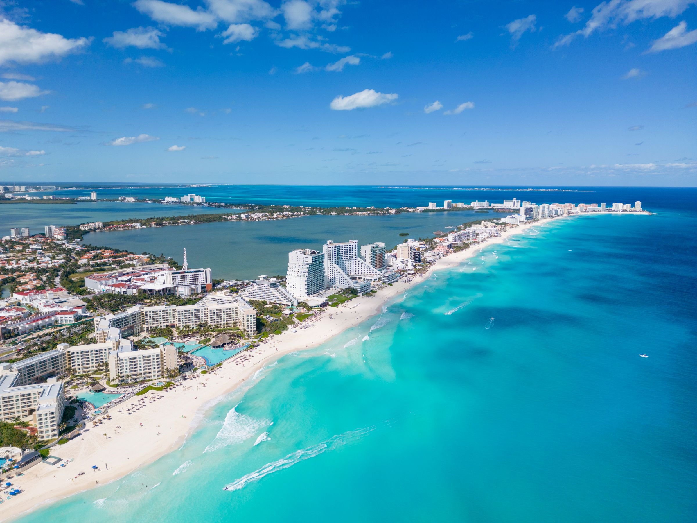 Cancun with Kids: Costs, Best Time and Airport 2026