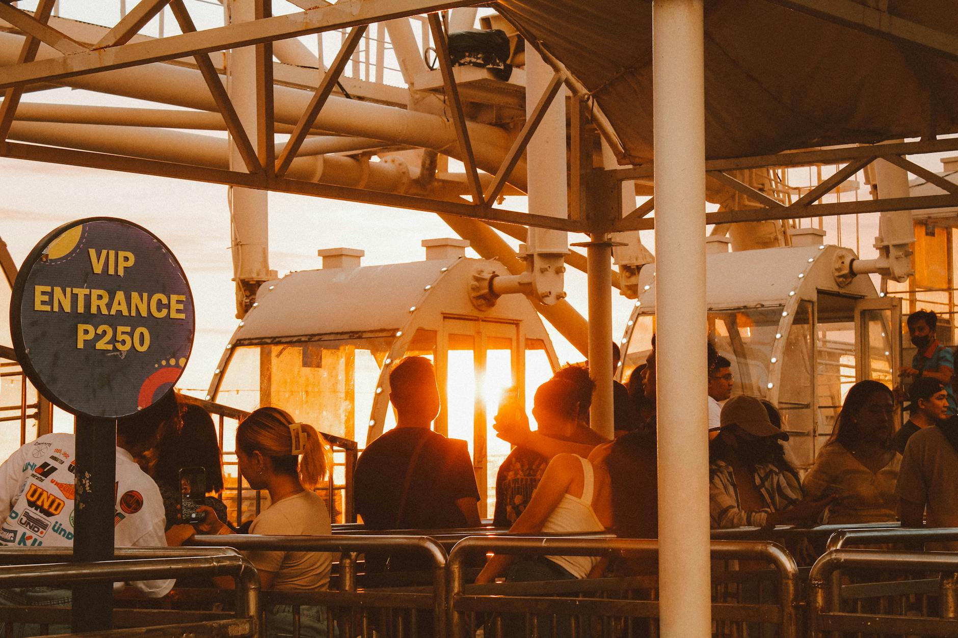 Disney Genie+ vs Lightning Lane: 2026 Family Strategy