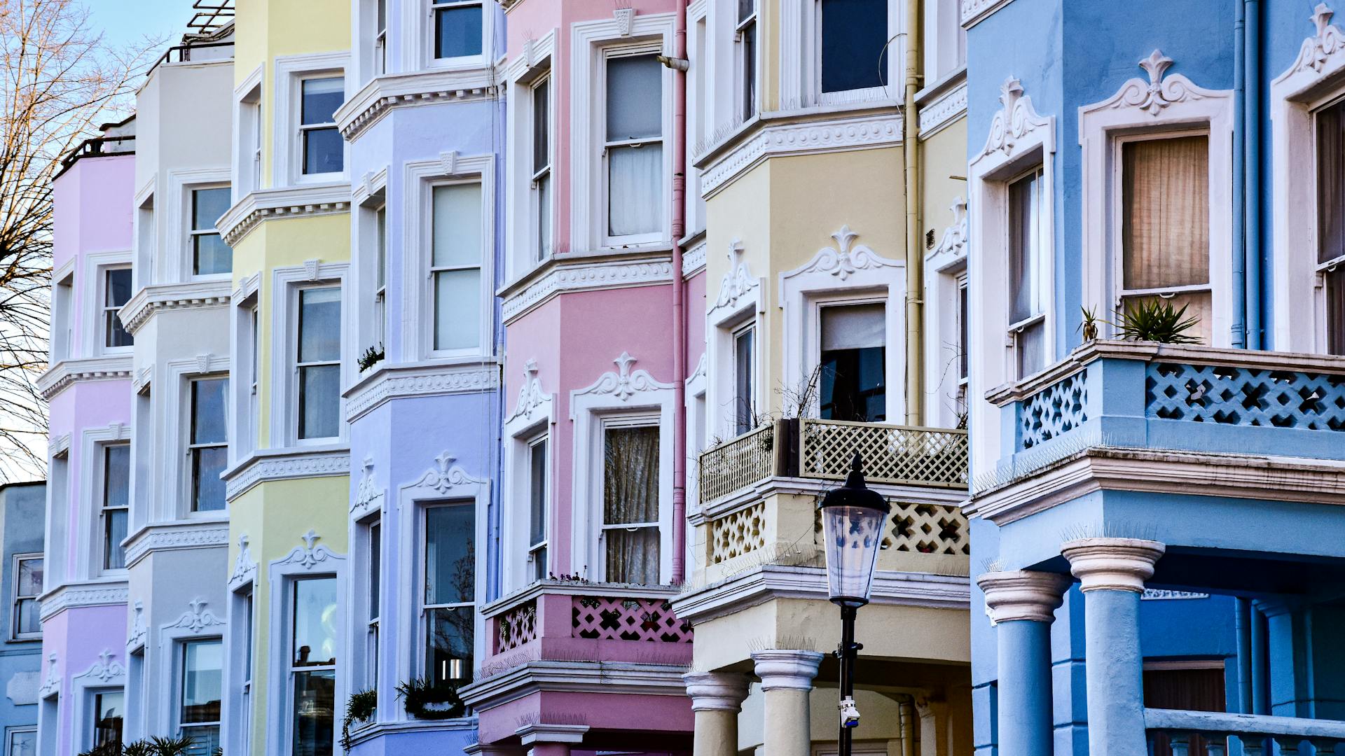 Colorful houses on a London street in the Notting Hill neighborhood
