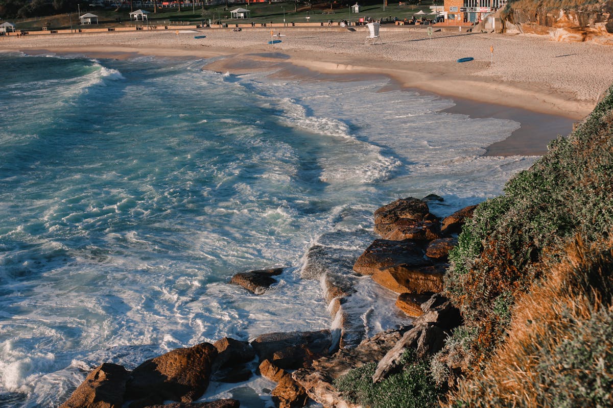 Noosa vs Byron Bay coastal scenery with families enjoying Australian beach holiday