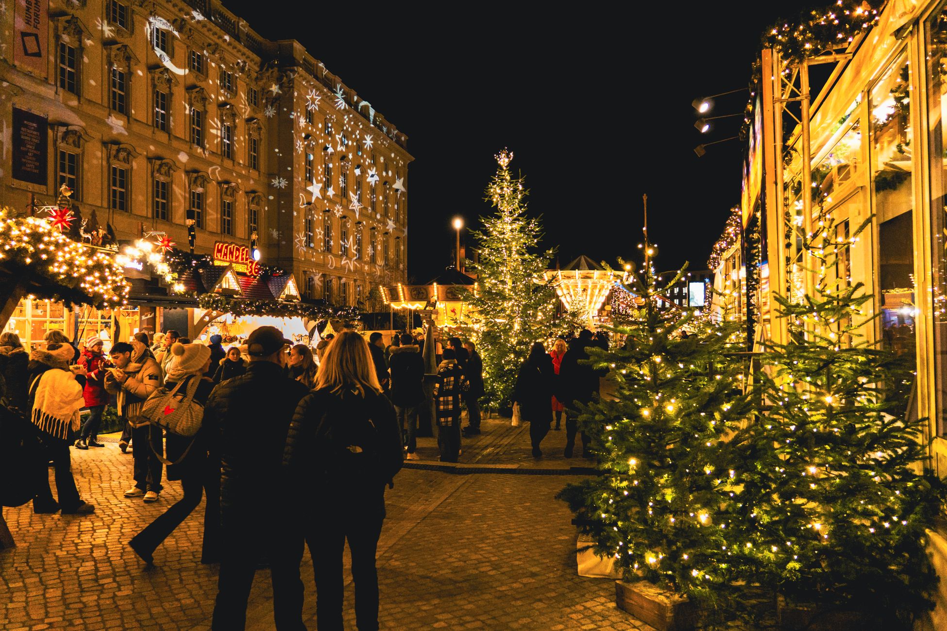 11 Best Places to Visit at Christmas in the USA 2026