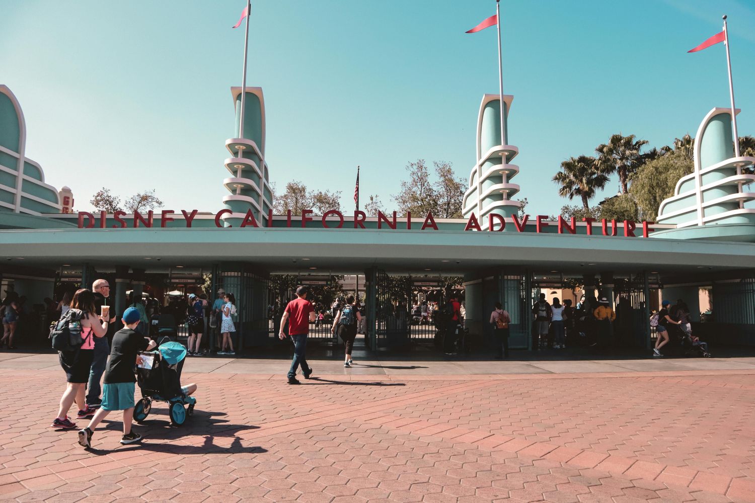Disneyland Complete Family Guide: Ages, Costs & Parks Strategy (2025)